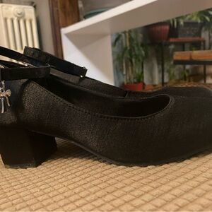 Girls Black dress shoes with Low Chunky Heel and Rounded Toe